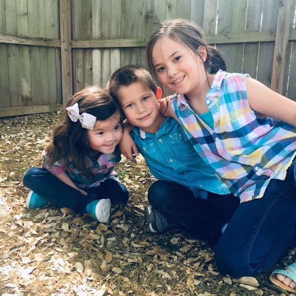 Meet your Posher, Nicole - Picture 1 of 1